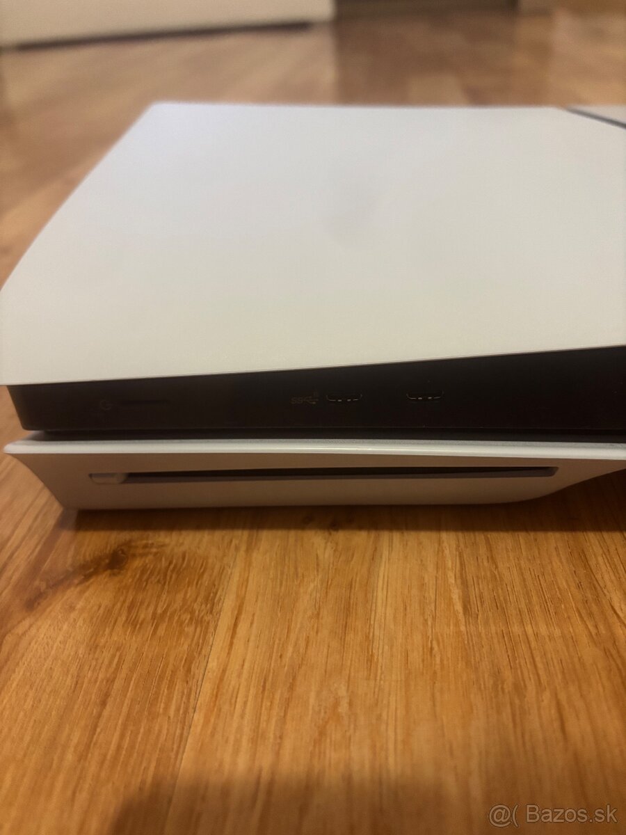 PlayStation 5 Slim - 3