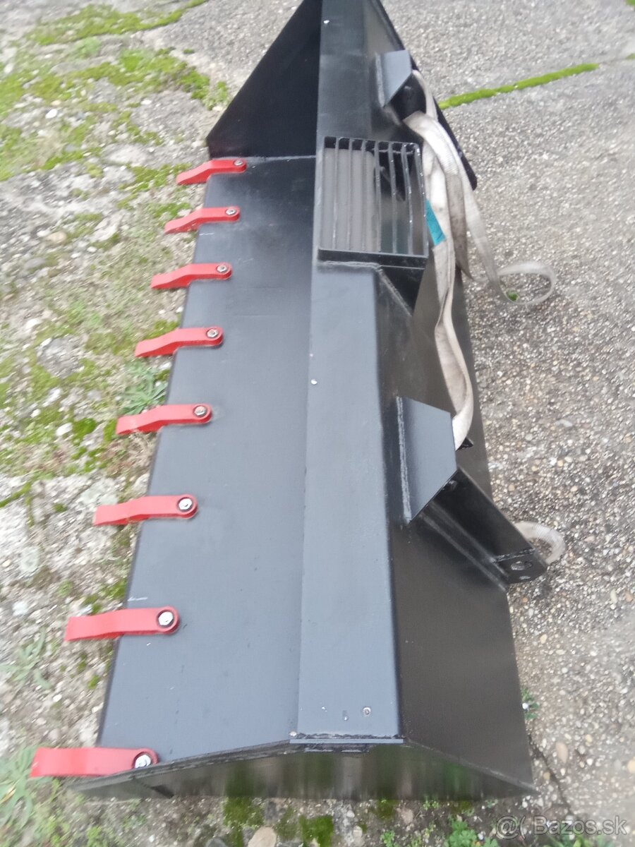 UNC 060,061 LOCUST Lopata zubová - 3