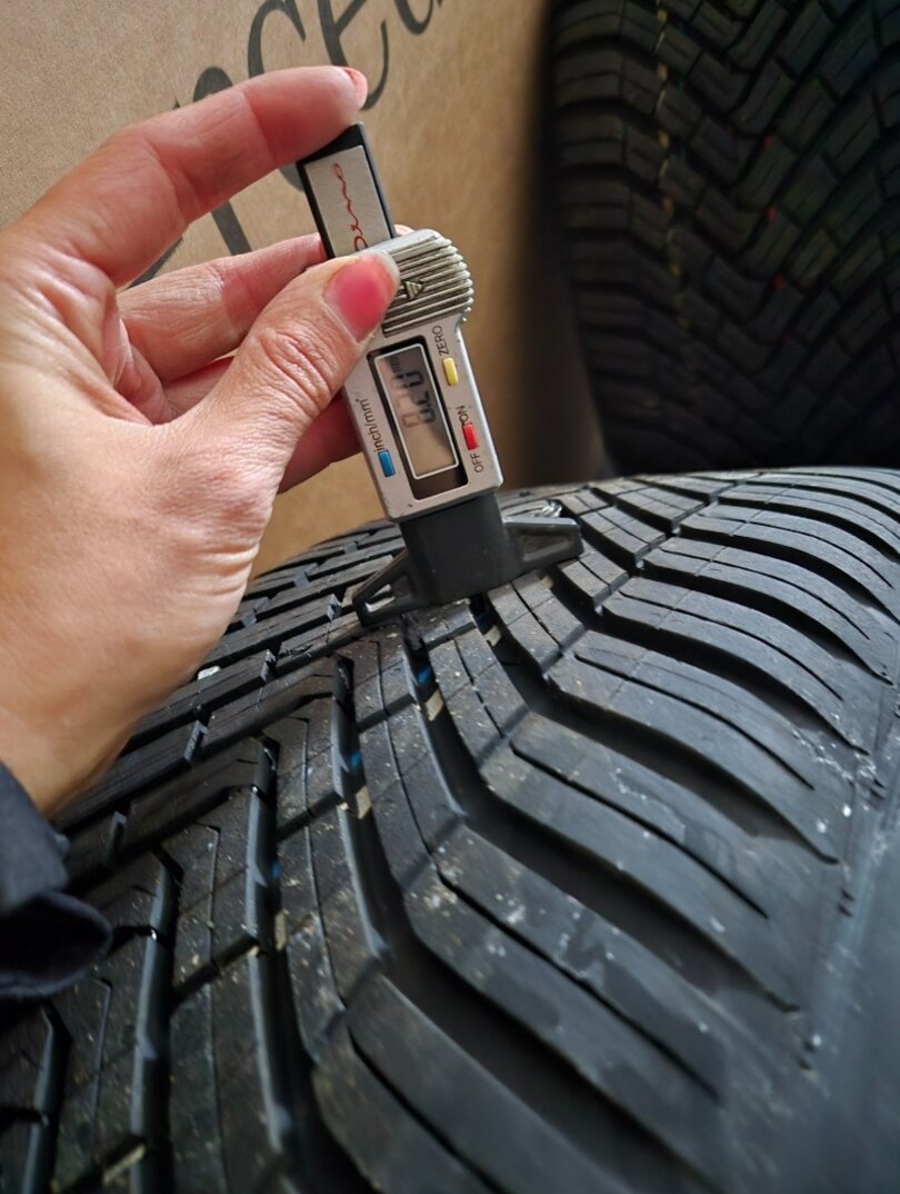 celoroční pneu Continental 255/45 235/50/ R19 - 3