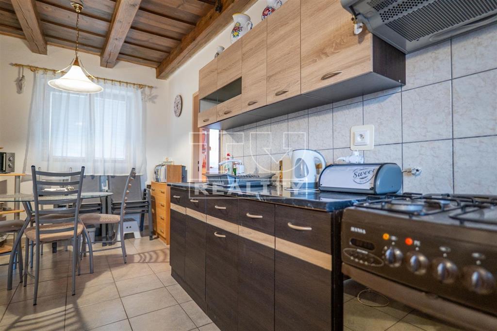 TUreality ponúka krásny dom s obrovským pozemkom v... - 3