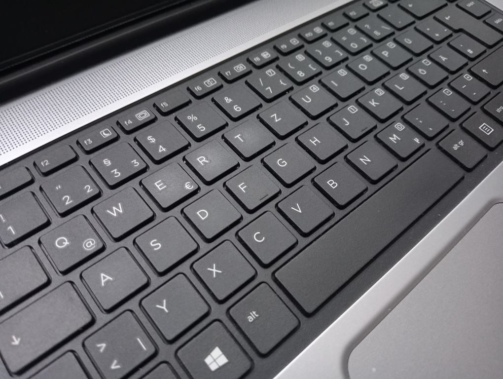 predám HP probook 640 G1 ,Intel® Core™ i5 ,16gb ram ,ssd - 3