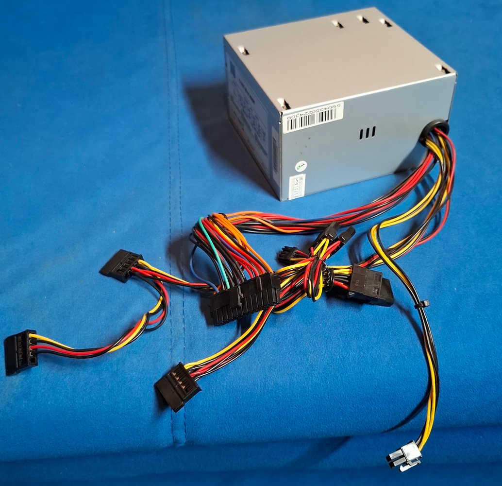 Predám PC zdroj iBox Cube Max 450W - 3