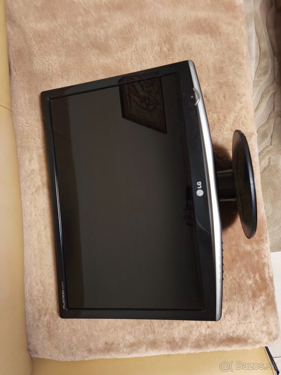 Predám monitor LG Flatron W2252TG – 22" | cena 20 € - 3