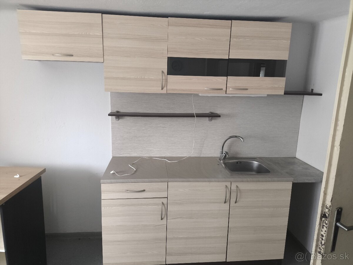 Zachovaná kuchyňa - 3