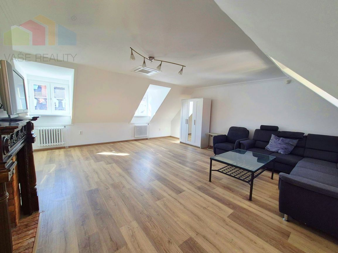 Na prenájom nádherný a štýlový 4-izbový byt, Klariská ulica, - 3