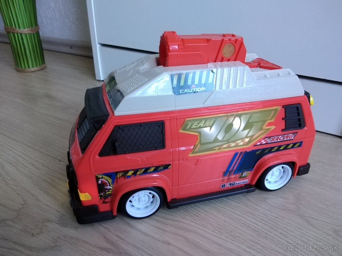 Auto s vystreľovacími šípkami - 3