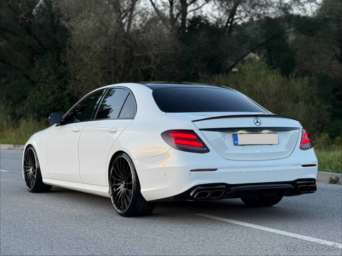 Mercedes-Benz E220d 4Matic AMG Line - 3
