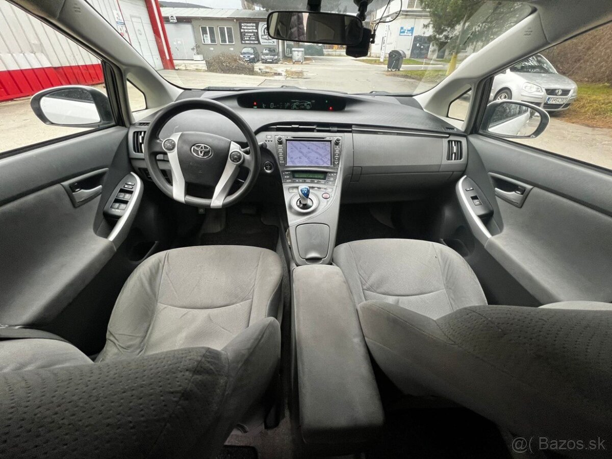 Toyota prius hybrid (2010) - 3