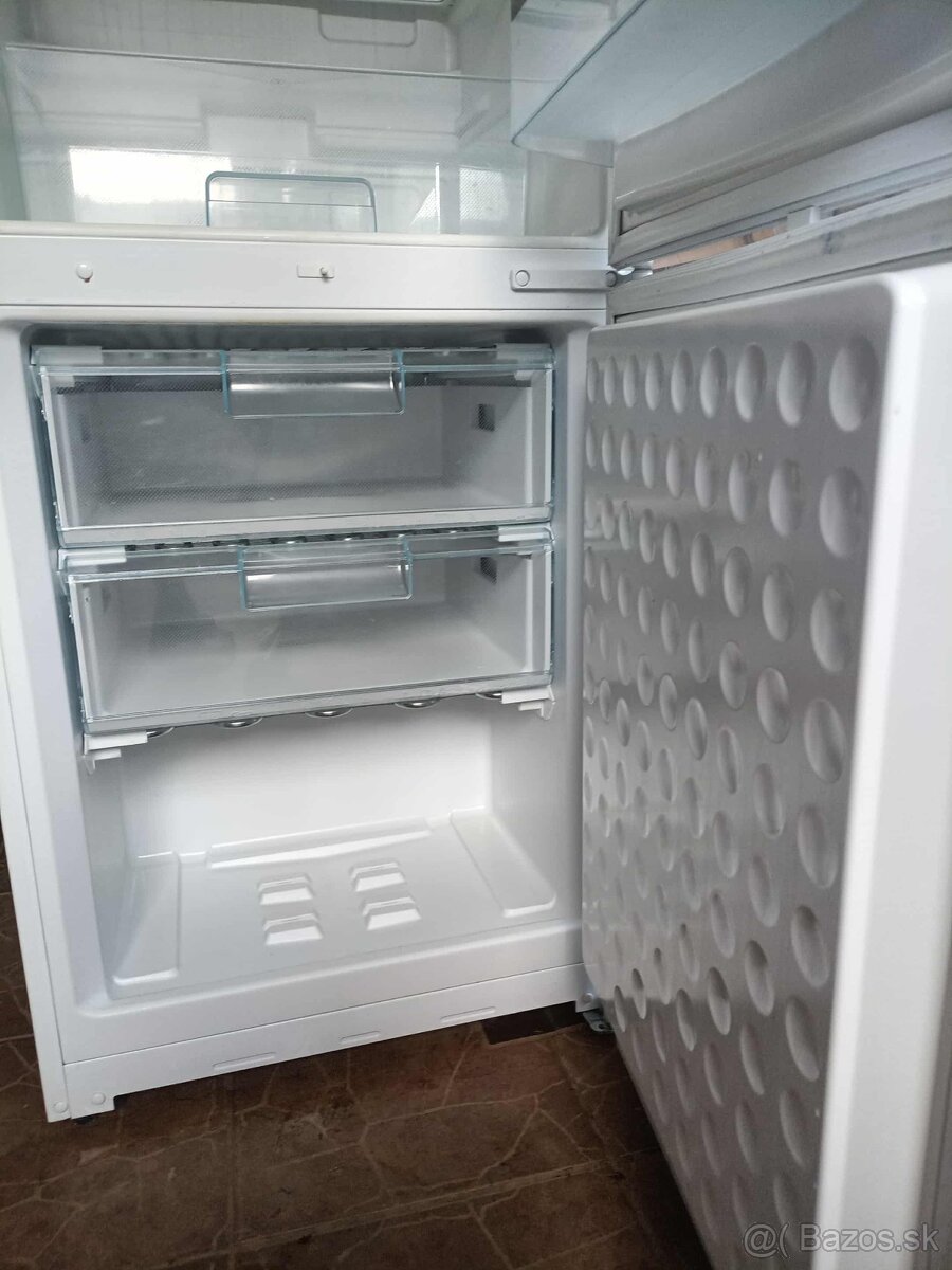 CHladnička z mrazničkou-BOSCH - 3