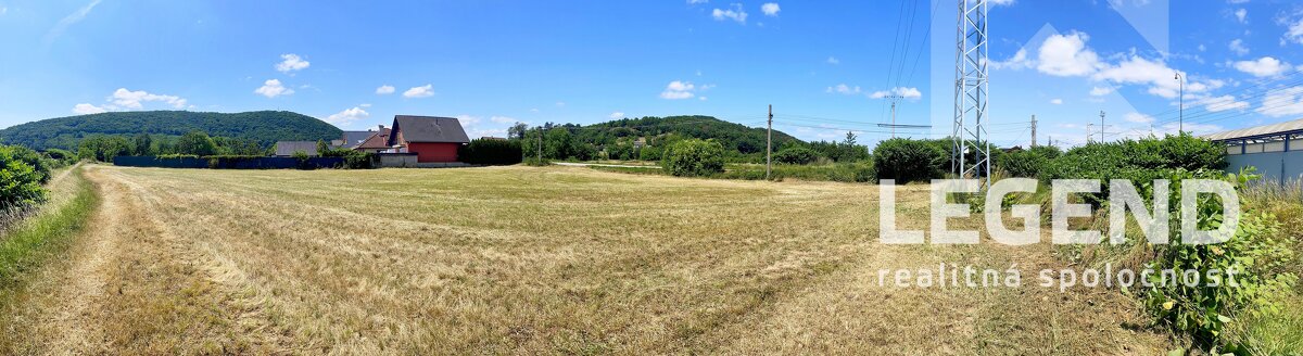 Slnečný stavebný pozemok v Tr.Bohuslaviciach - 1.197m2, IS d - 3