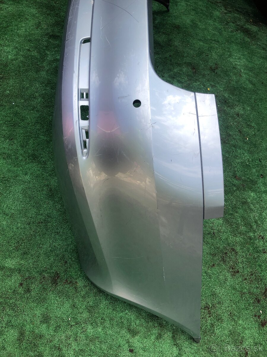 ŠKODA OCTAVIA 2 COMBI 09-13 ZADNÝ NARAZNIK S OTVORMI PDC - 3