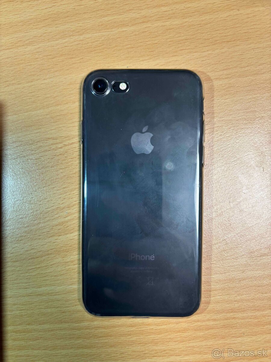 Apple iPhone 8 - 256GB + obal a príslušenstvo - 88% batéria - 3