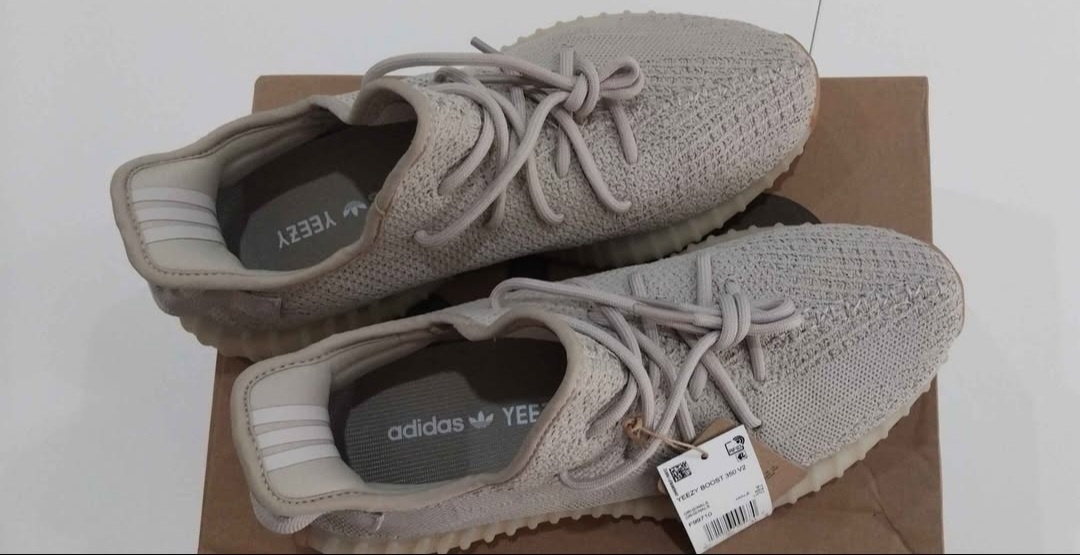 Adidas Yeezy Bosst 350 - 3