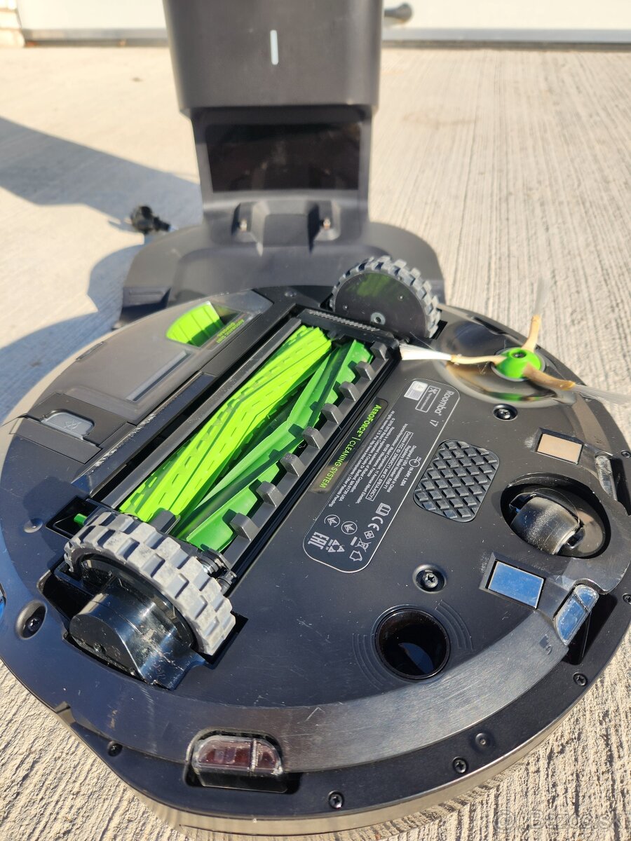 Robotický vysávač iRobot Roomba i7 - 3
