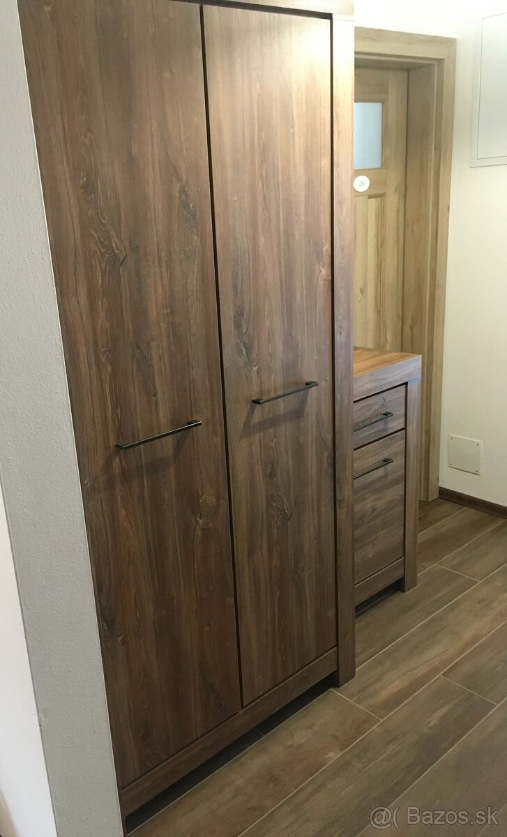 Nábytok do predsiene zo série German - 3