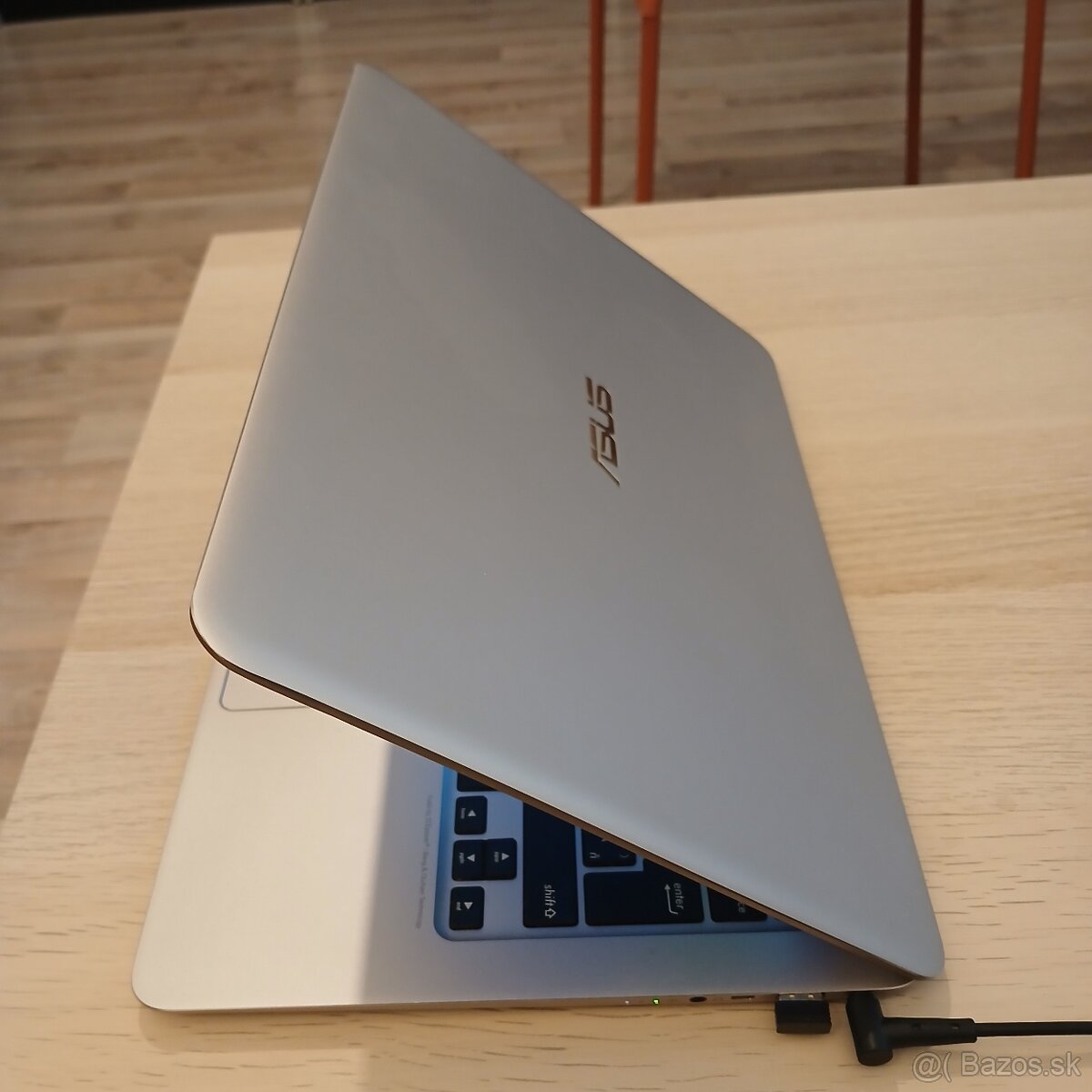 Kovový Asus - 3