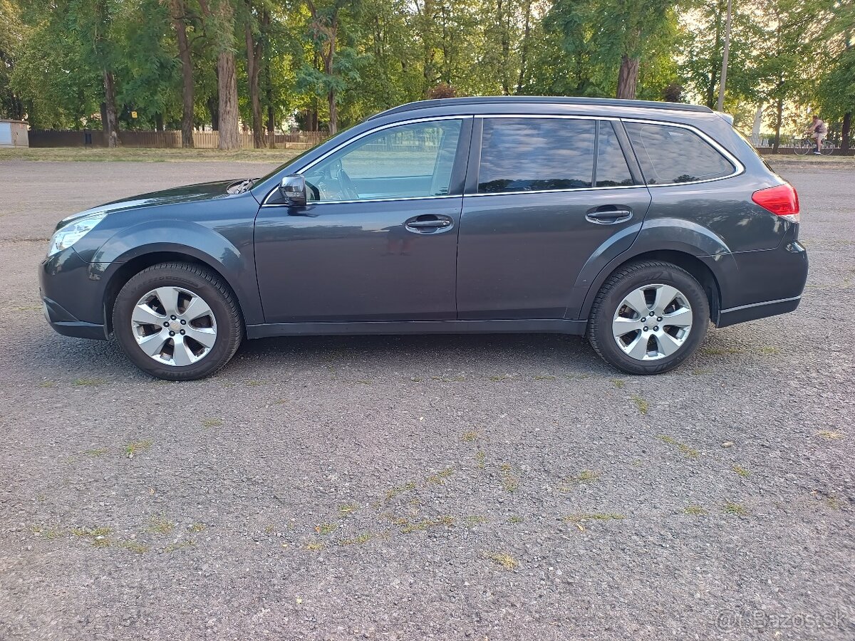 SUBARU OUTBACK 2.5 benzín 2010 - 3