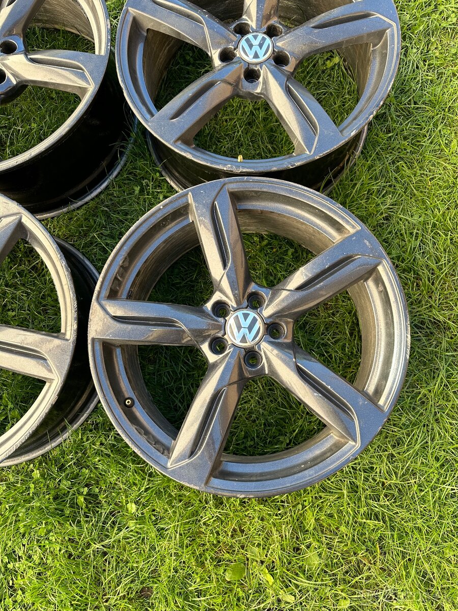 Predám sadu Audi R20 - 3