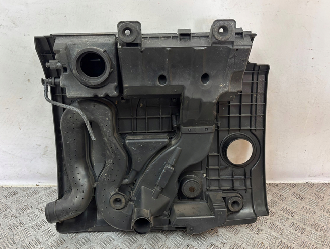 VW Golf V 5 1.6 fsi kryt motora - 3