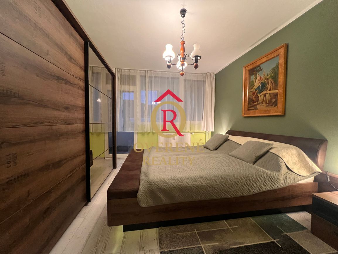 Na predaj priestranný 3,5-izbový byt s dvoma loggiami – Bans - 3