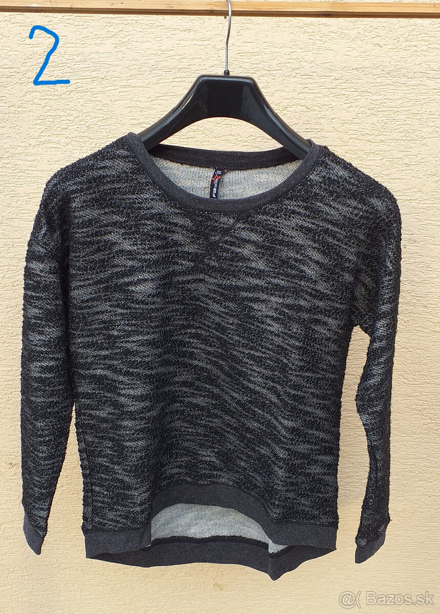 Svetre, nohavice, nové podprsenky - 3