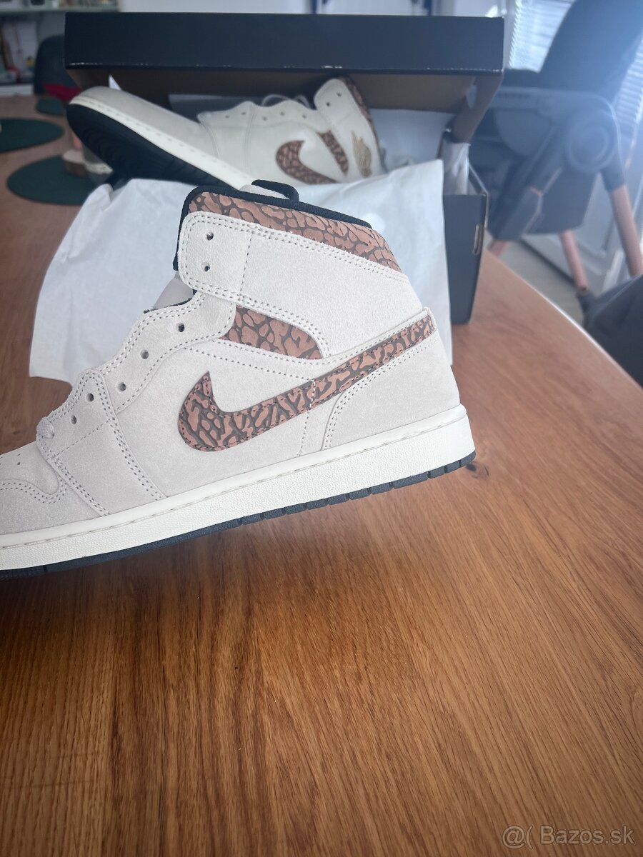 Nike Air Jordan "BROWN ELEPHANT" - 3