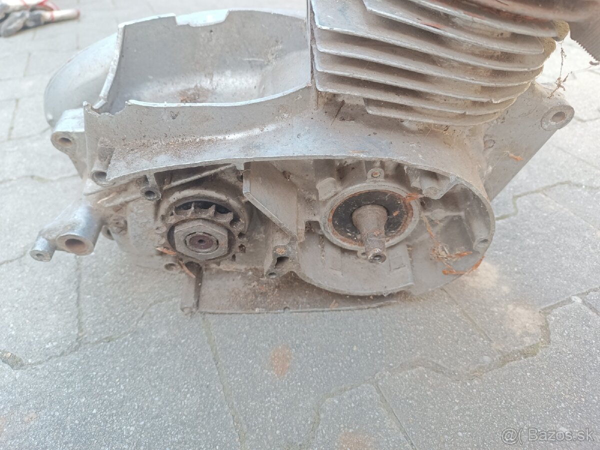 Jawa 250 kývačka motor - 3