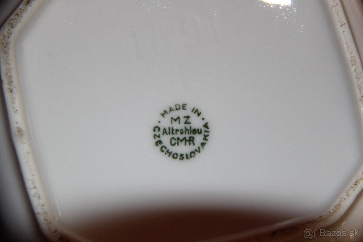 Starožitné koreničky v poličke - 3