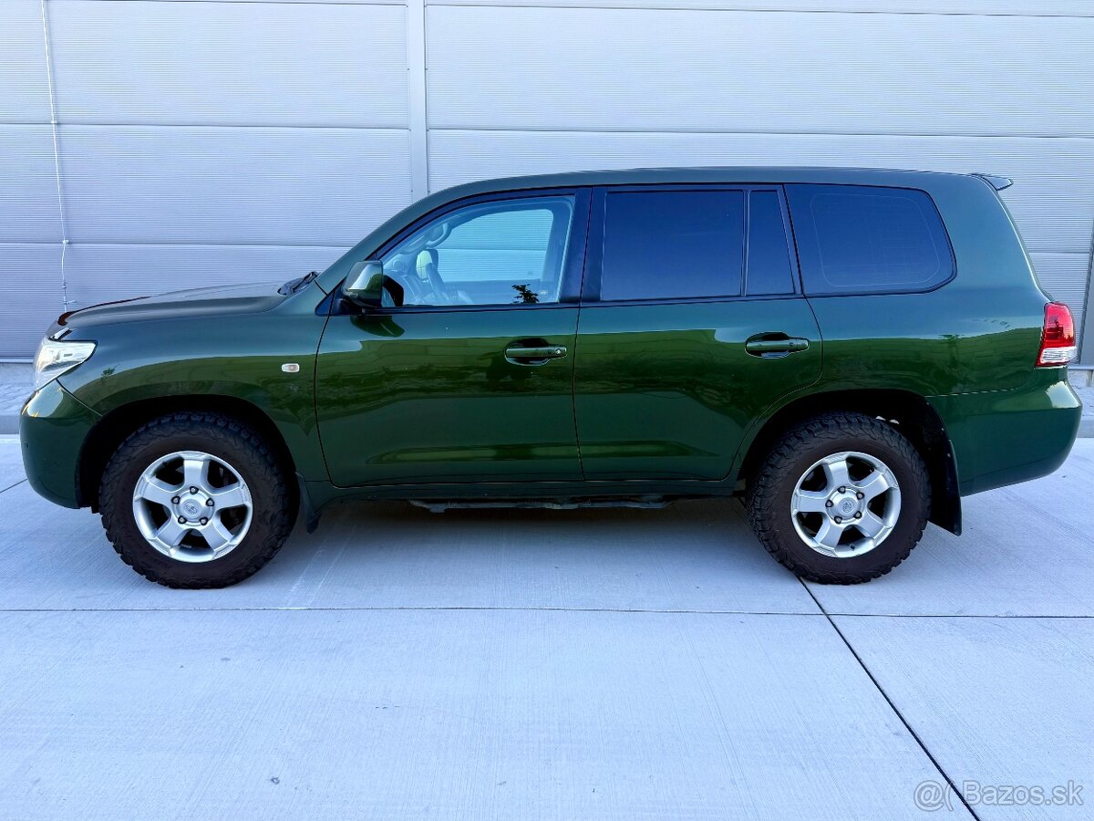 Toyota Land Cruiser 200 4.5 V8