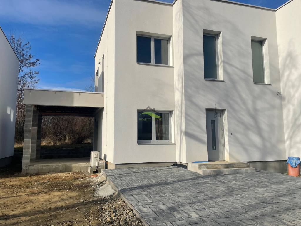 Novostavba z kvalitných materiálov - v stave HOLODOM - 235.0 - 3