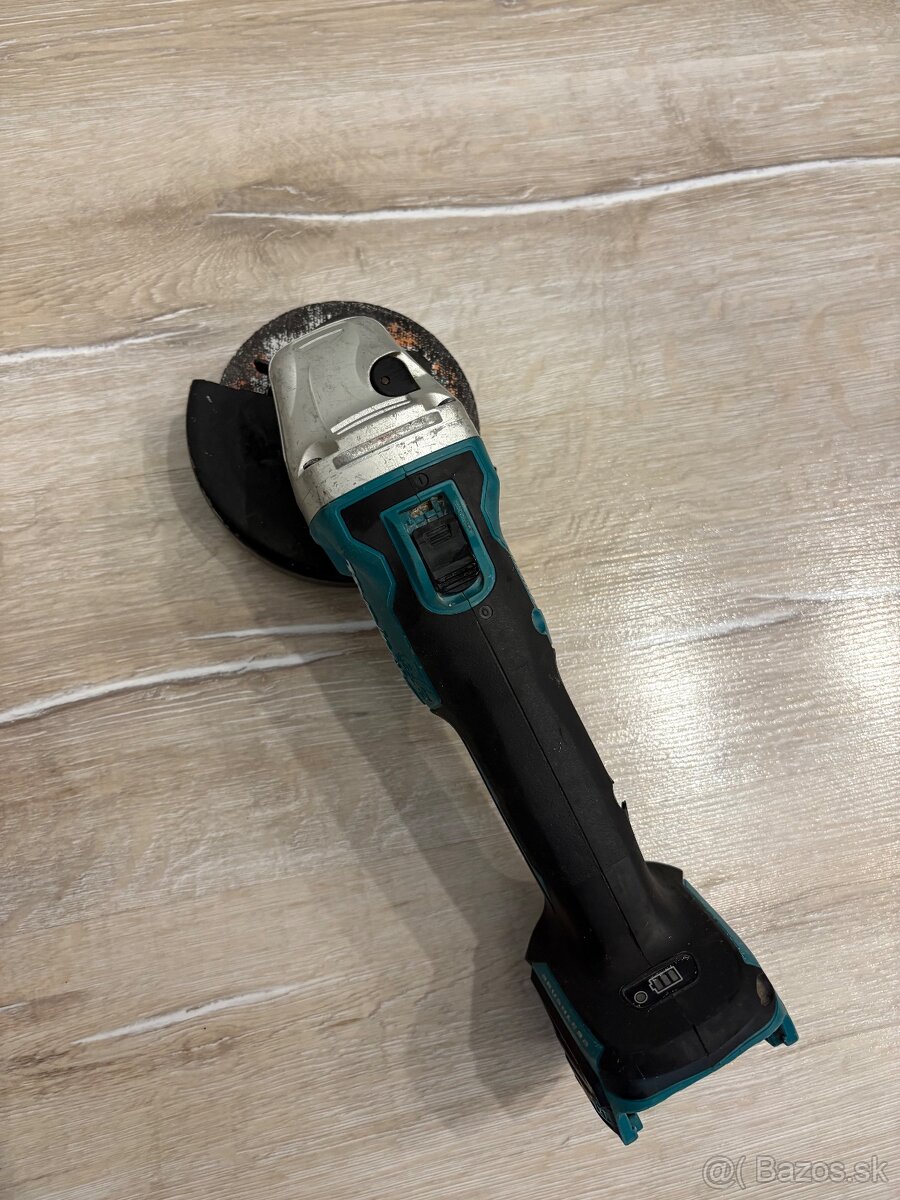 Makita DGA504 - 3