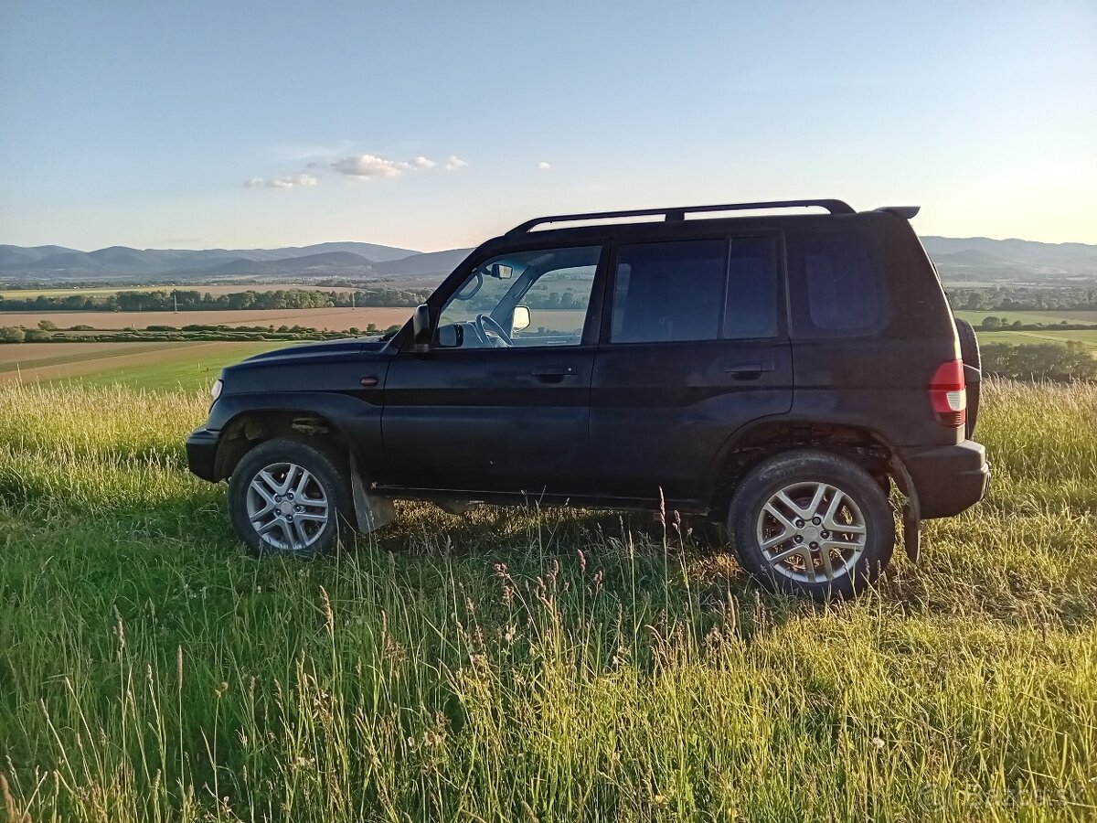 Mitsubishi pajero pinin