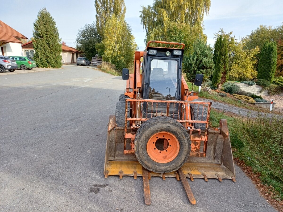 Locust L 1203 smykový nakladač - 3