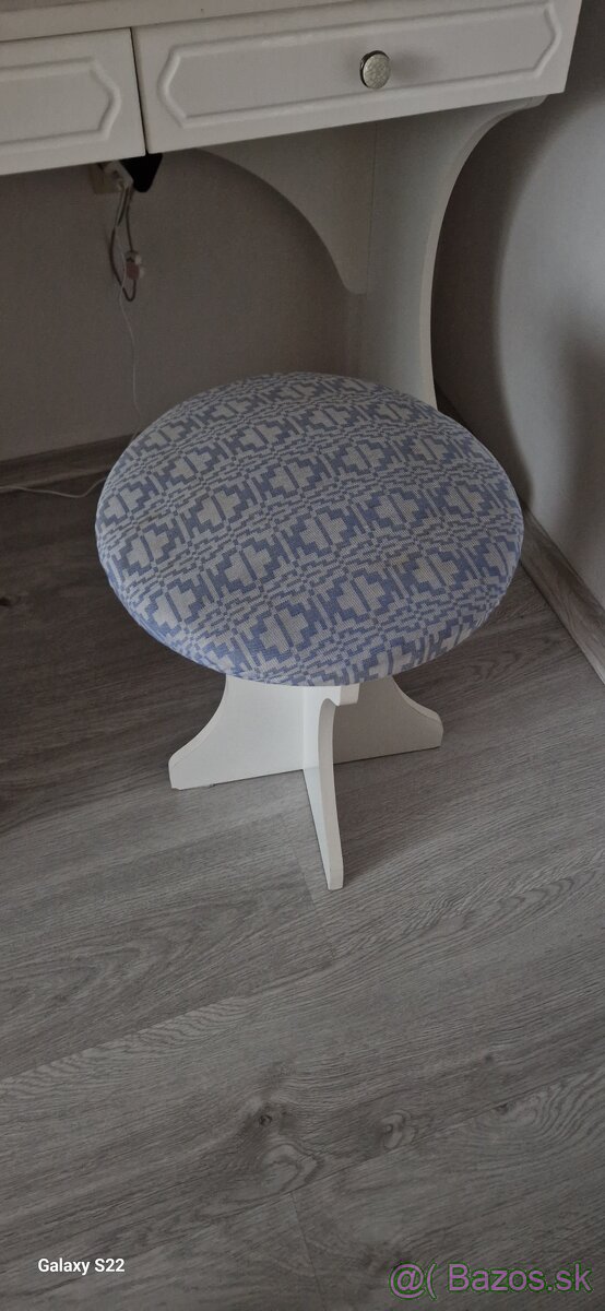 Kozmetický stolík so stoličkou - 3