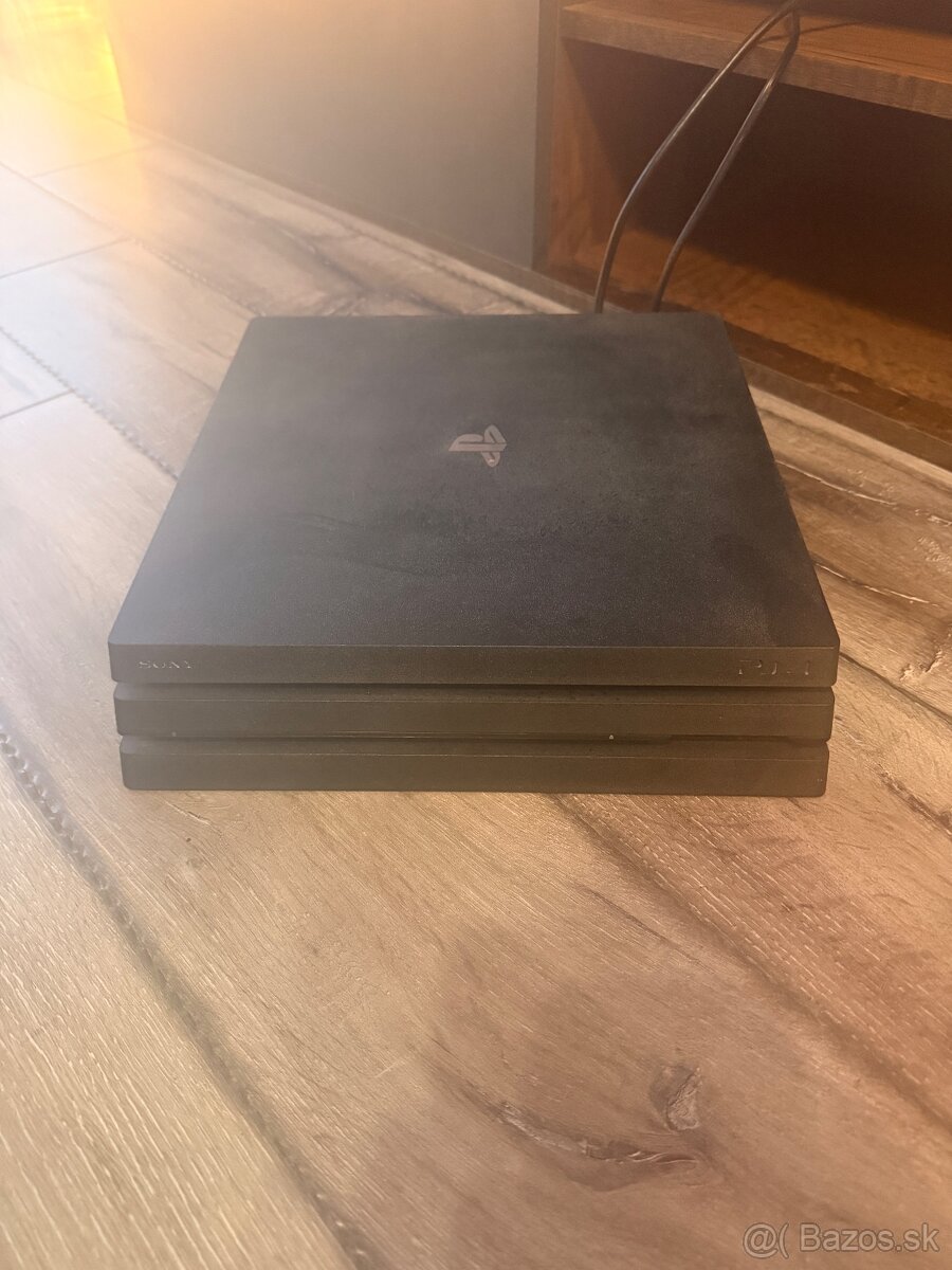 Playstation 4 PRO 1TB - 3