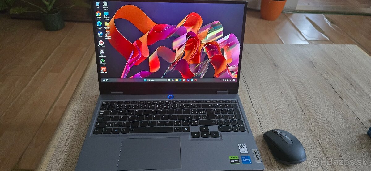 Lenovo LOQ 15IAX9 - 3