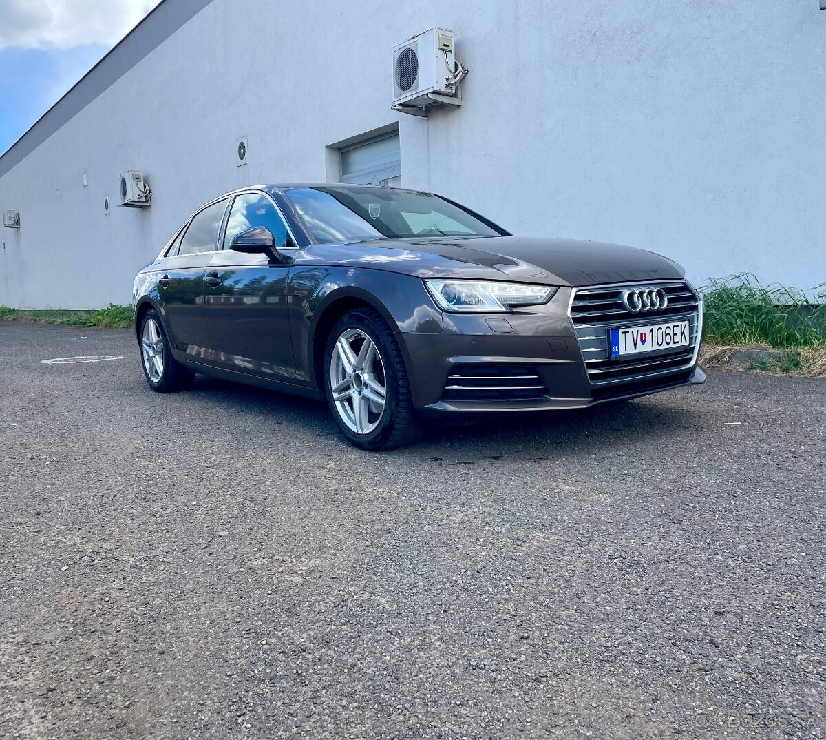 Audi A4 sedan - 3