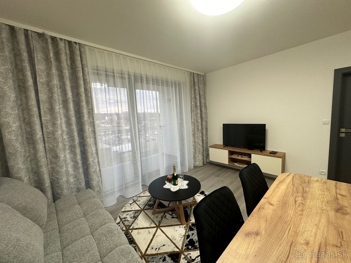 PRENÁJOM - 2-izbový byt v centre Lipt.Mikuláša - 3