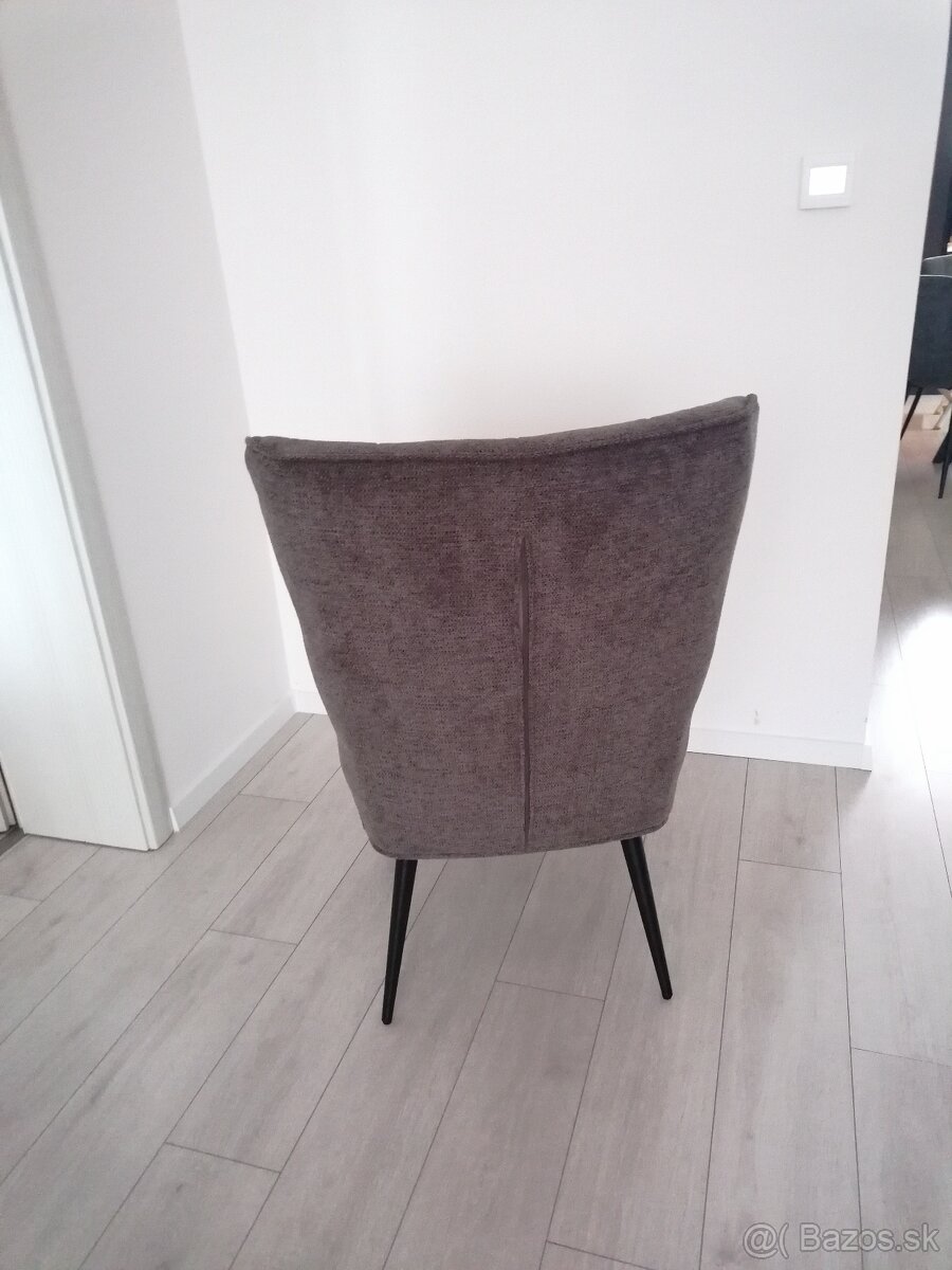 Sivé kreslo v škandinávskom štýle - 3