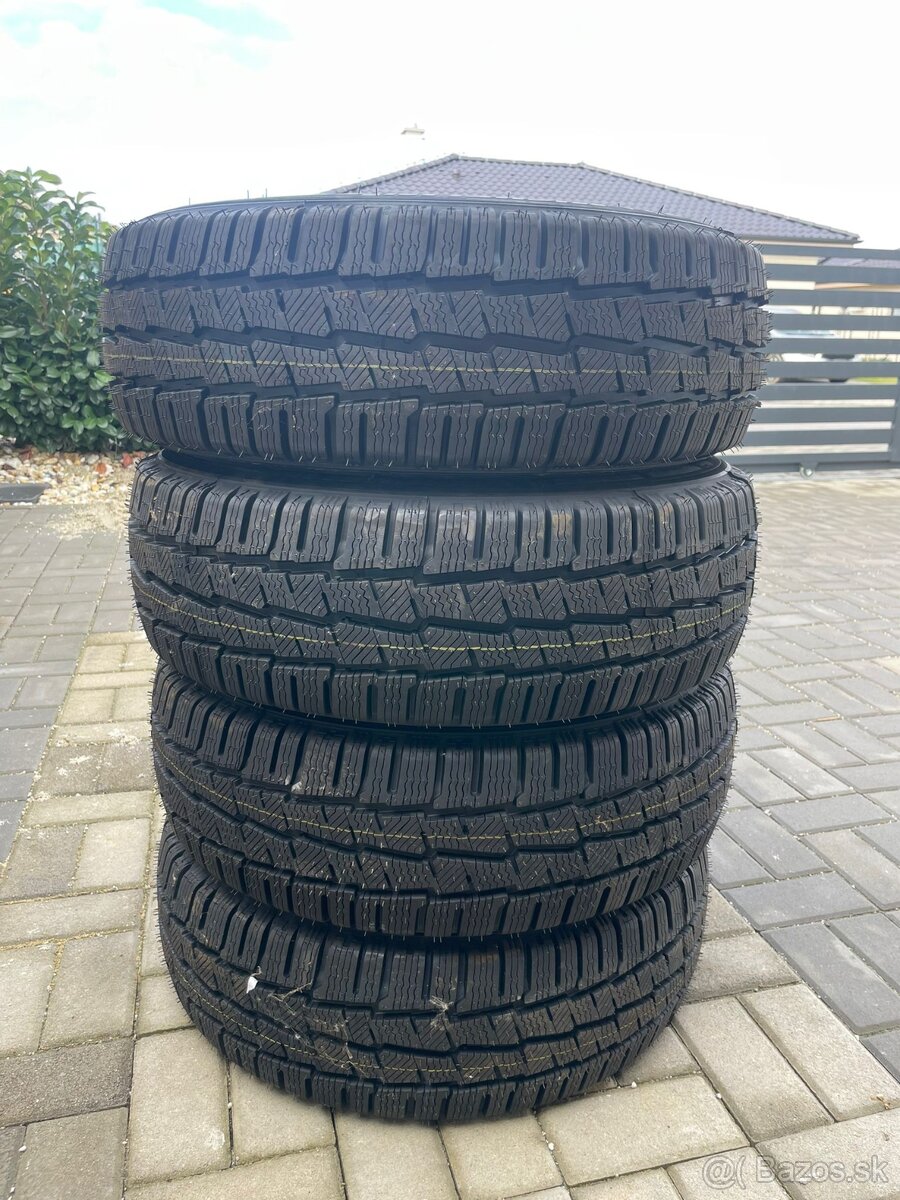Michelin agilis 215/60 r17C - 3