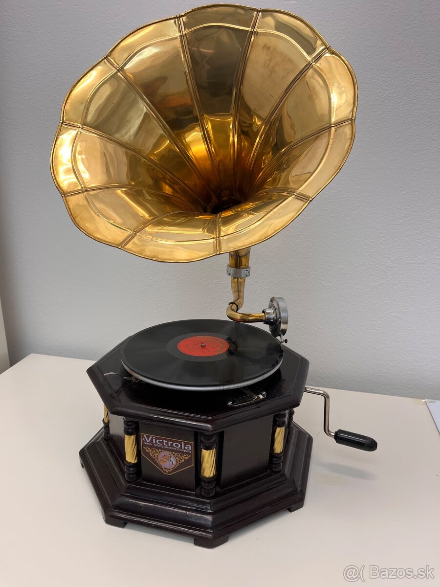 Gramofón na kľuku Victrola - 3