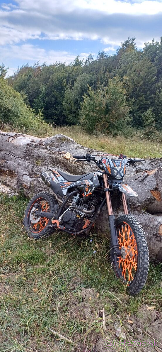Predám motorku kxd 150