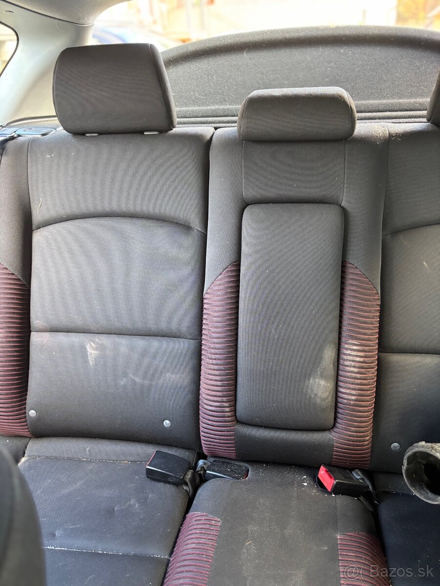 Mazda 3 2.0 GTA - Rozpredam na diely interier - 3