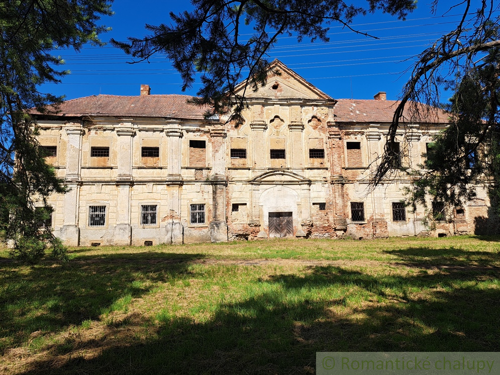 Kaštieľ plný histórie a krásy baroka v prostredí lipovej a - 3