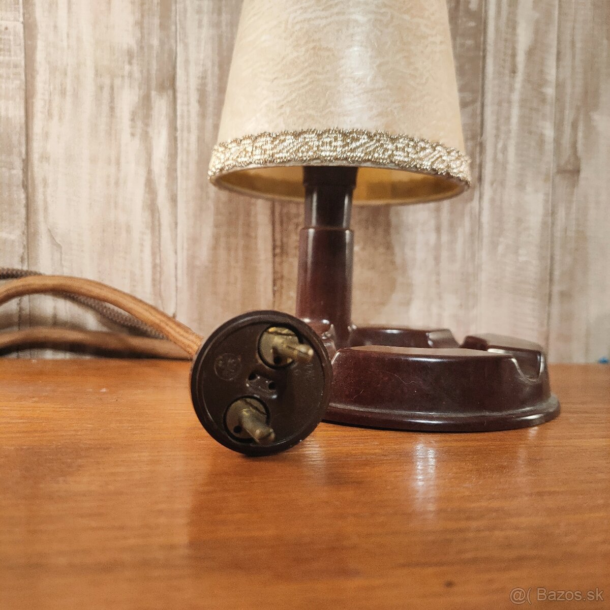 ZRIEDKAVÁ BAKELITOVÁ LAMPIČKA S POPOLNÍKOM - 3