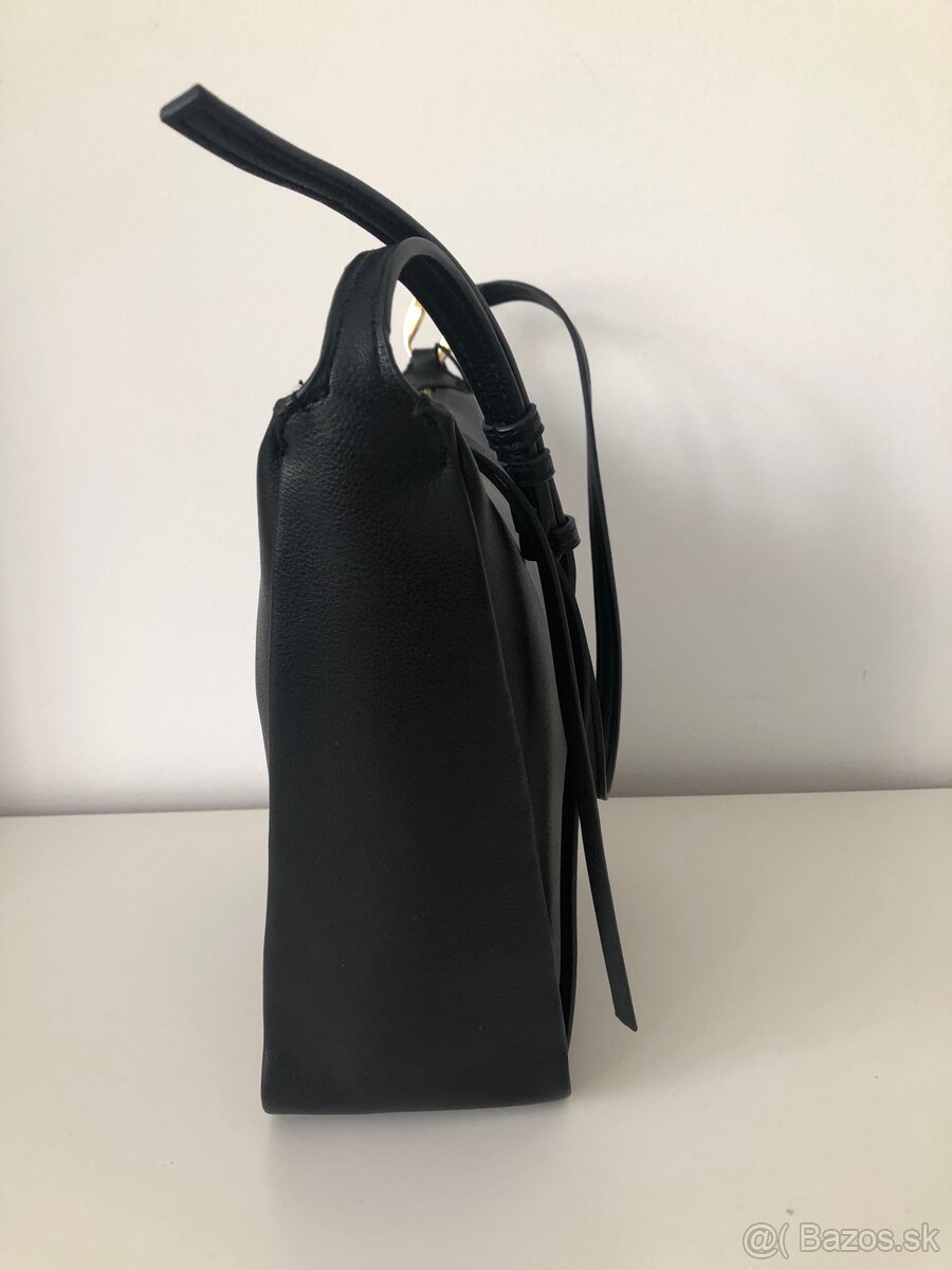 Čierna kabelka na plece Mango - 3