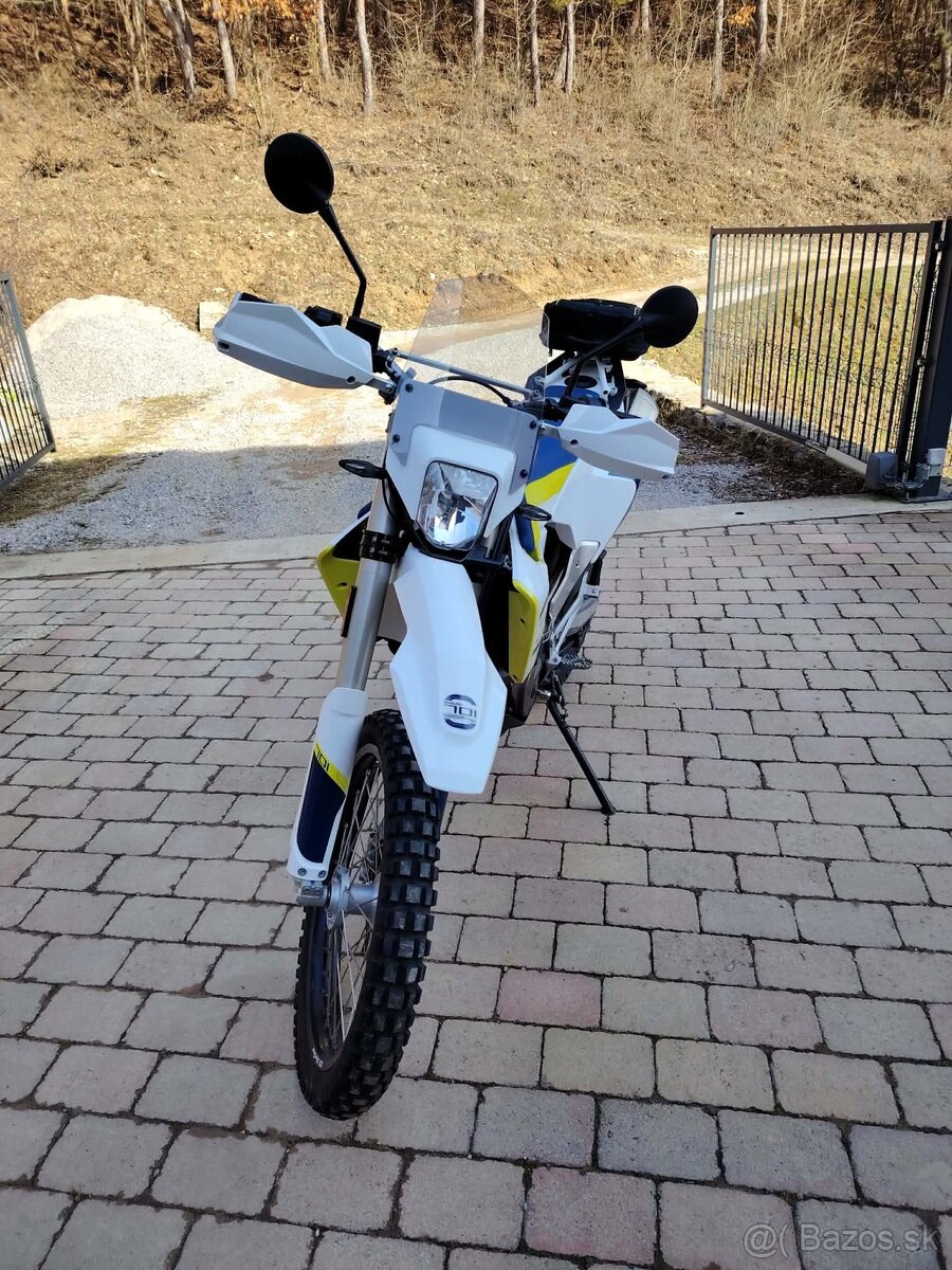 Husqvarna 701 Enduro - 3