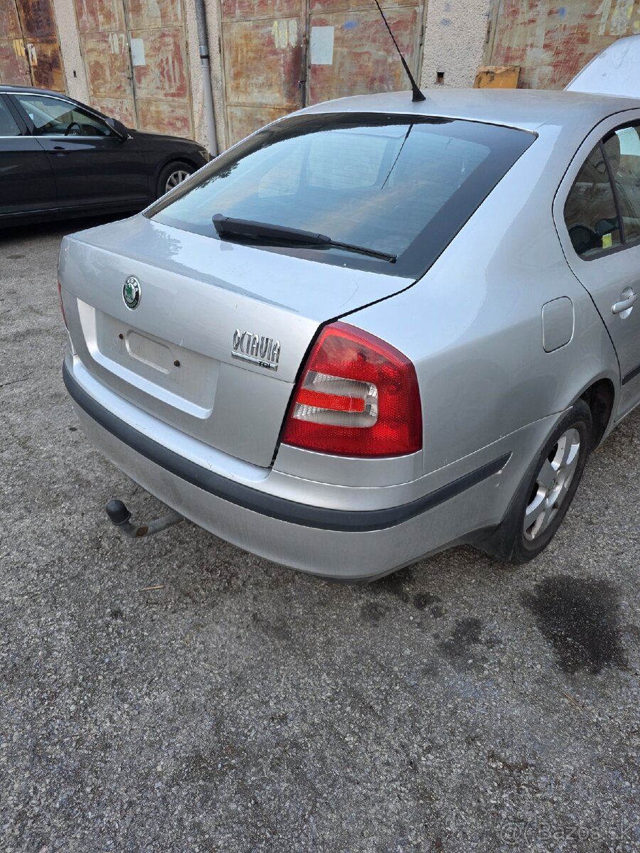 Octavia 2 zadná časť - 3