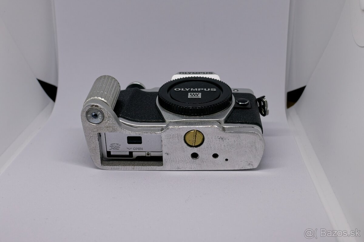 Prídavný grip olympus omd em10 mark II - 3