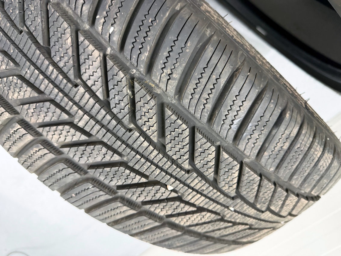 20 zimne pneumatiky Hankook ION I-cept EV 235/45 R20 - 3